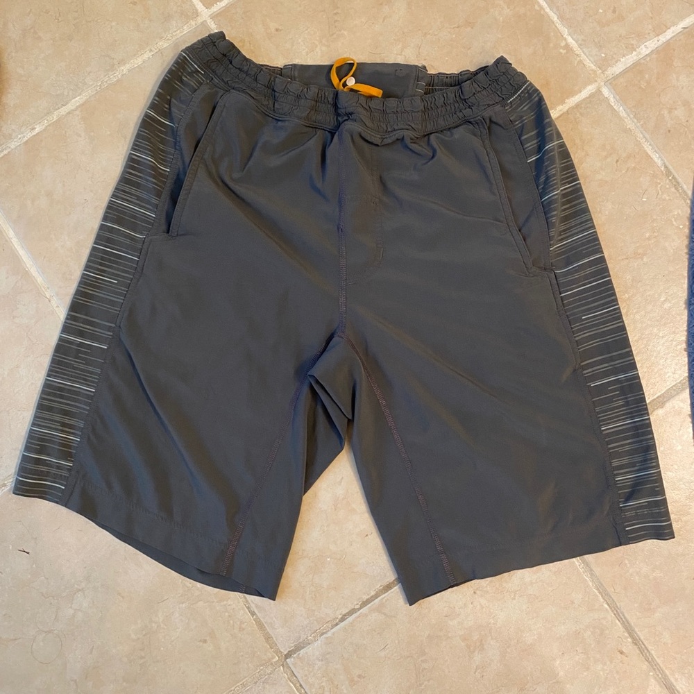 Men’s lulu lemon shorts
